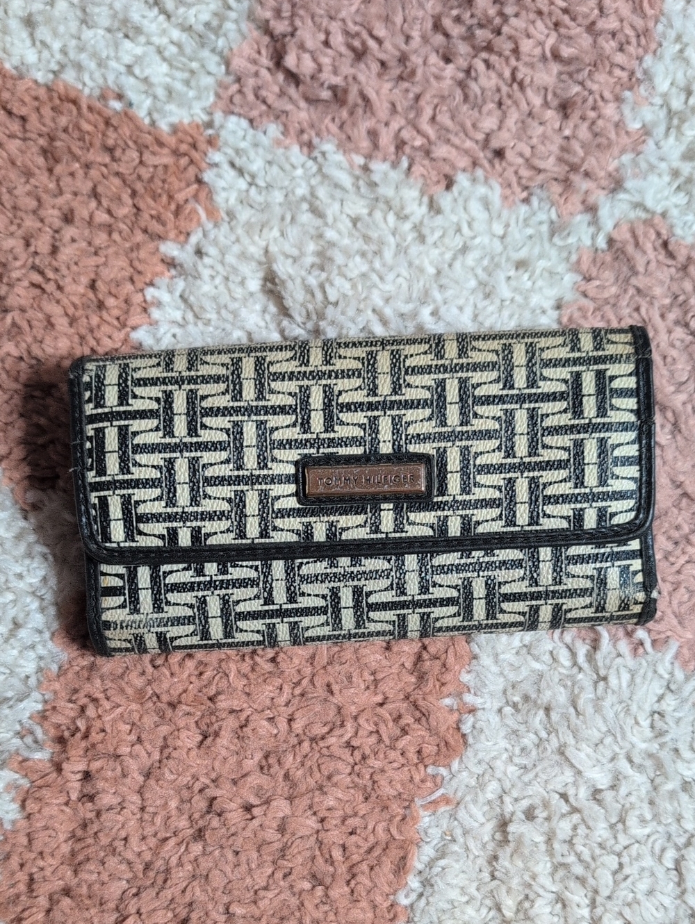 Tommy Hilfiger Long Wallet Giveaway